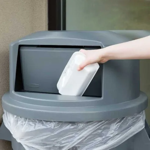 Tapa Domo para Basurero Brute  Redondo de 44 Galones de Color Gris RUBBERMAID FG264788GRAY