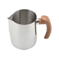 Pichel de Acero Inoxidable con Agarre de Madera de 1000 Mililitros TIPS HOK-013