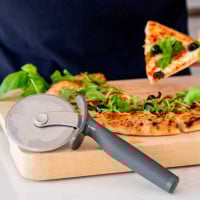 Roldana para Pizza de Acero Inoxidable con Puno Gris KITCHEN AID KAS113OHCGG 2