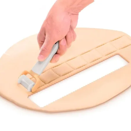 Rodillo para Cortar Masa en Forma de Cuadros  TESCOMA 630014